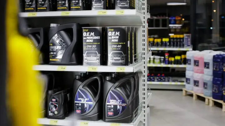 5W30 vs. 5W40 Engine Oil: What’s the Difference?